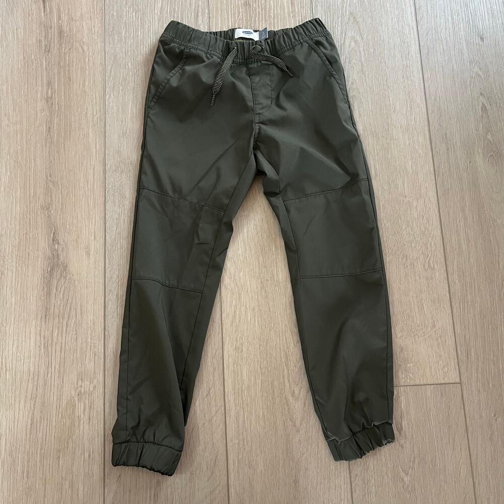 Old Navy Boys Green Jogger Size 6-7